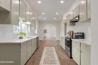 4-web-or-mls-123 Pickwick Dr-4