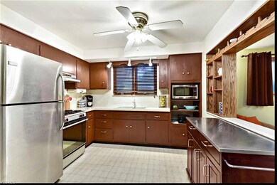 4920 Devon Dr, North Olmsted, OH 44070 - photo 4