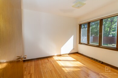 unlisted-address, Elmhurst, IL 60126 - photo 6