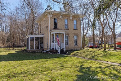 628 N Jefferson St, Ionia, MI 48846 - photo 2