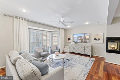 11417 Hollowstone Dr, Rockville, MD 20852 - photo 3