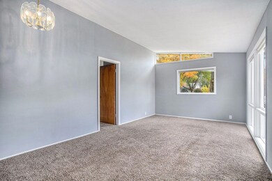 1201 N 16th living room