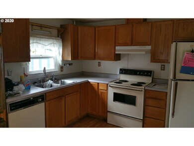 88875 Bayberry Ln unit SP14, Florence, OR 97439 - photo 2