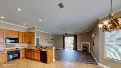 KITCHEN/DINING