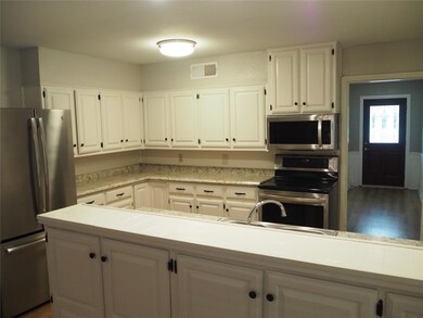 925 S Denton St, Gainesville, TX 76240 - photo 5