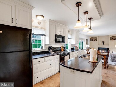 243 W Fulton St, New Holland, PA 17557 - photo 4