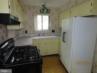 721 N Walnut Tree Ln, Claymont, DE 19703 - photo 6