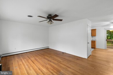 5822 Melville Rd, Sykesville, MD 21784 - photo 3