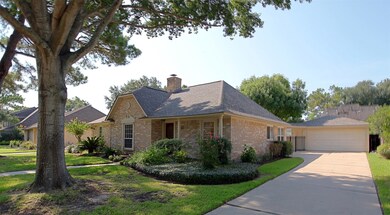 15723 Knoll Lake Dr, Houston, TX 77095 - photo 3