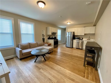 16 Brinley St unit 2, Newport, RI 02840 - photo 4