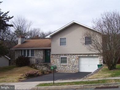 1099 Edgewood Dr, Pottstown, PA 19464 - photo 2