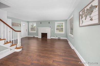 617 W Main St, Lowell, MI 49331 - photo 4