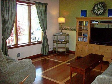 Living Room The cozy living room has a bay window 