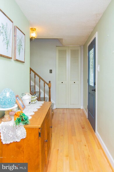 1701 Fetlock Ct, Sykesville, MD 21784 - photo 2