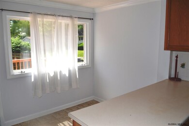 8 Wilmarth St, Schenectady, NY 12302 - photo 4