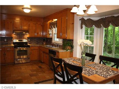 Kitchen - Beautiful granite counter tops, newer st