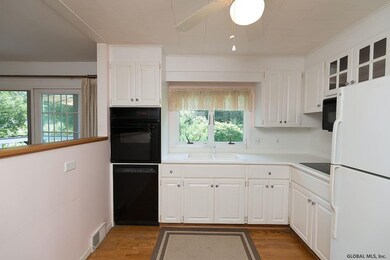 3 Hemlock Ln, Schenectady, NY 12302 - photo 2