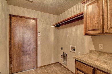 1009 Kelsi Dr, Moore, OK 73160 - photo 6