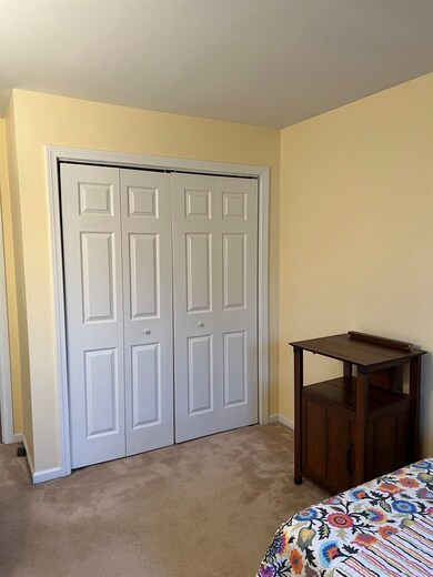 422 Hildred Dr, Burlington, VT 05401 - photo 6