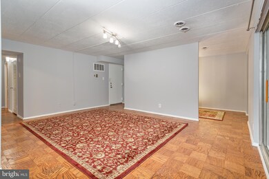 5703 Indian Ct unit 14, Alexandria, VA 22303 - photo 2