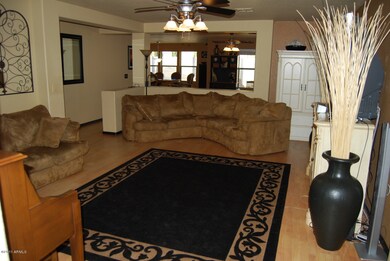 Living room / dining room