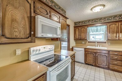 5805 N Caddo Ct, Warr Acres, OK 73132 - photo 6