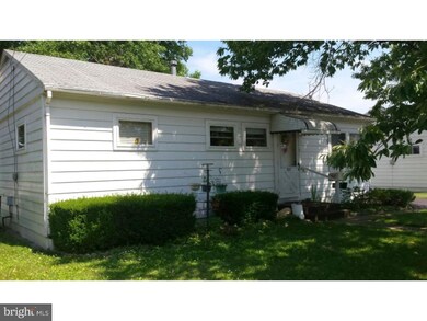 817 Chestnut St, Shoemakersville, PA 19555 - photo 2