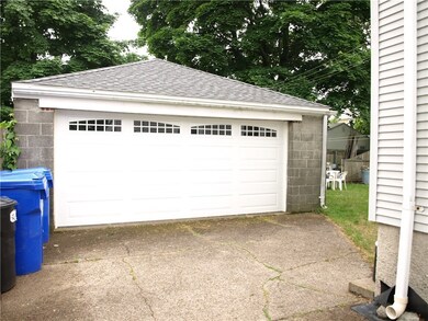 117 Robinson Ave, Pawtucket, RI 02861 - photo 4