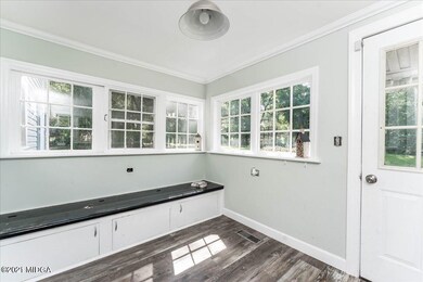 Sun Porch with Built In Seat with Storag