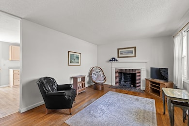 7-web-or-mls-5-woodvue-cir