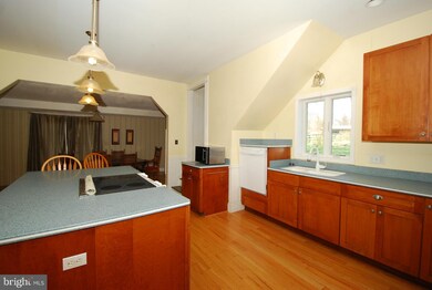 10901 Watkins Rd, Germantown, MD 20876 - photo 3