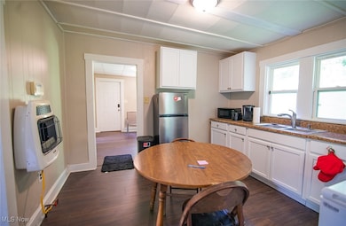 1402 1/2 16th St, Vienna, WV 26105 - photo 7