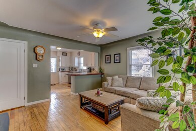 824 W 25th Blended-5