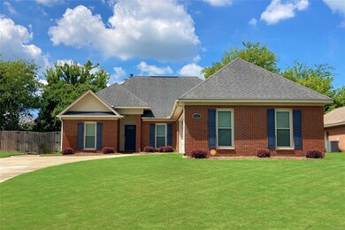 Welcome to 1973 Woodmere Loop