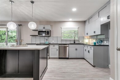 1402 Driftwood Dr, Euless, TX 76040 - photo 7