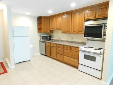 42C Constitution Dr unit C, Londonderry, NH 03053 - photo 4