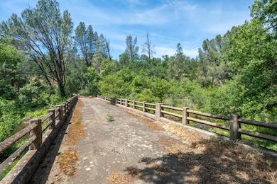 Bridge just downstream/Wallking access