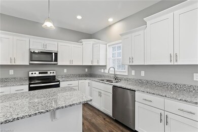 519 Kelly Cir, Asheboro, NC 27203 - photo 2