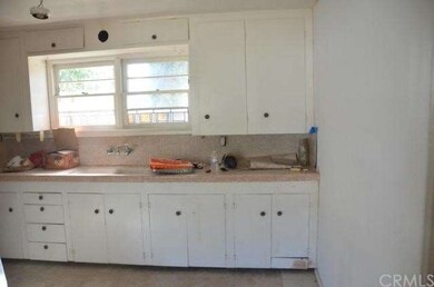 Back unit Kitchen, (painter's tools)