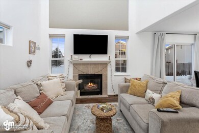 10-Living Room_IMG_0643