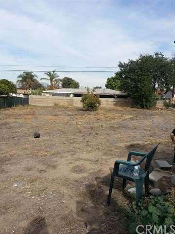 Spacious yard, giving privacy, and lots of options