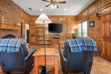 812 Shady Ln, Bedford, TX 76021 - photo 5