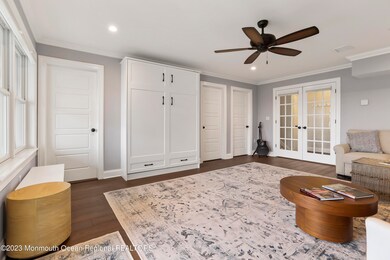 Bedroom/Den w/Full bath