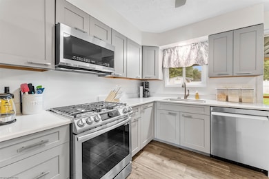 208 W Hillcrest Ave, Morgantown, WV 26501 - photo 6