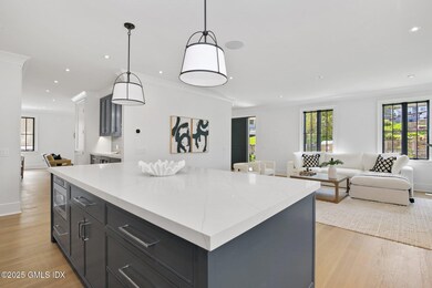 27-web-or-mls-148-e-elm-st-unit-a