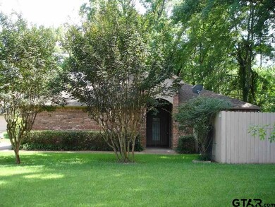 424 Amberwood Cir, Tyler, TX 75701 - photo 2