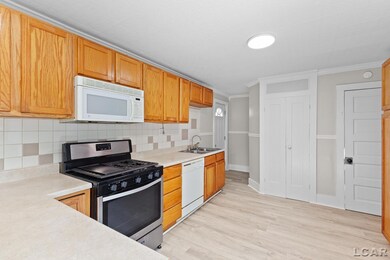 516 E Hunt St, Adrian, MI 49221 - photo 2