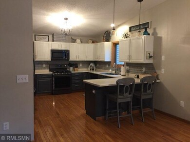 01 Kitchen with Breakfast Bar