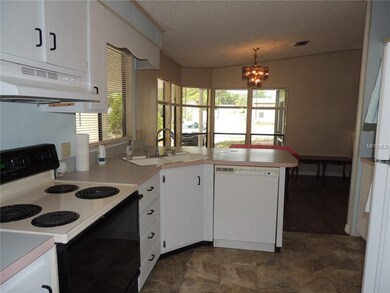 32422 Oak Park Dr. Leesburg, FL 34748-Kitchen