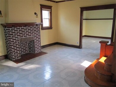 54 S Keystone Ave, Upper Darby, PA 19082 - photo 2
